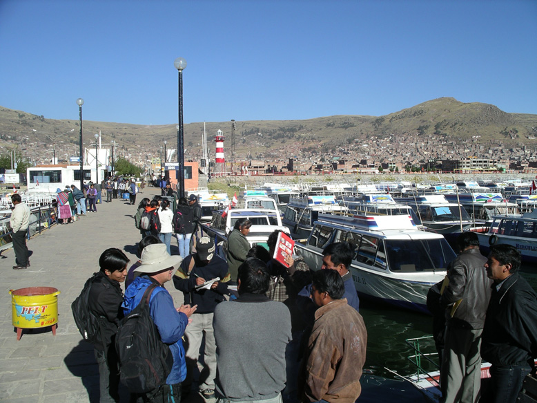 puerto dePuno, vaya mafia hay allí, no os dejeis engañar...ir por agencia.